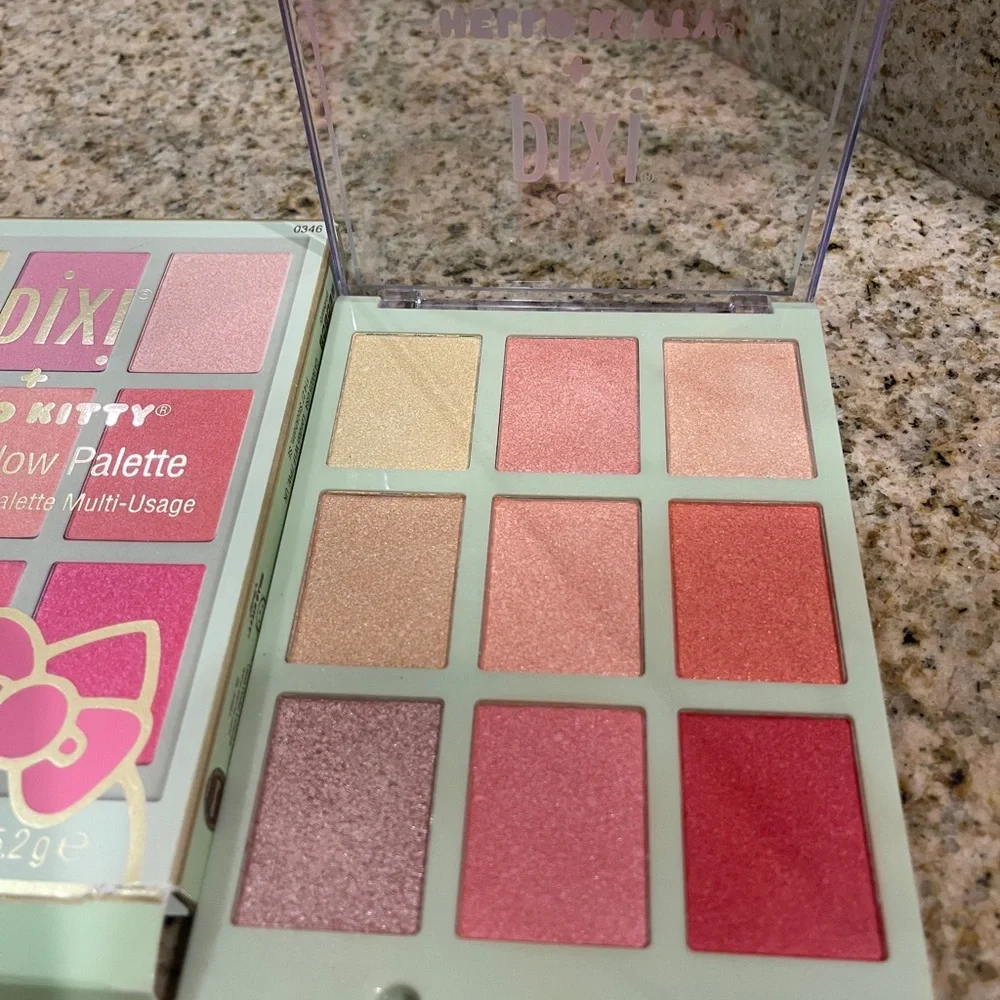 Pixi Beauty Hello Kitty Chrome Glow Blush Highlighter Palette